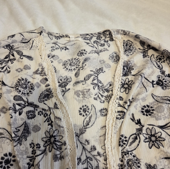 Maurices White Floral Lace-Trim Open Cardigan - Picture 3 of 7